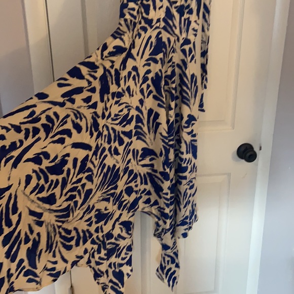 Handkerchief dress - Picture 3 of 5